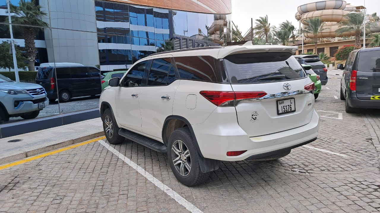 Toyota 07 seater fortuner back side view